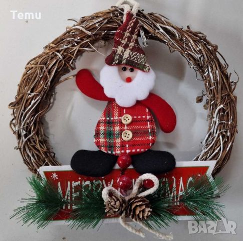 Ръчно изработен коледен венец с Дядо Коледа и шишарки, 25 см, снимка 1 - Декорация за дома - 46434376