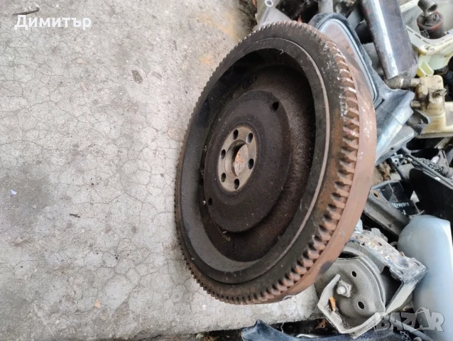 Маховик За Тойота Карина 1.6И 16В 1995г / Toyota Carina 1.6I 16V 1995y, снимка 2 - Части - 51099902