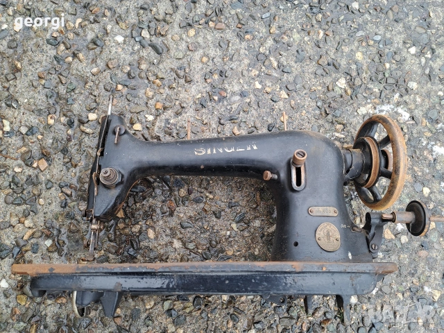 Стара шевна машина Singer 