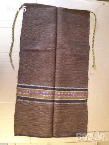 Автентична тъкана вълнена престилка , носия