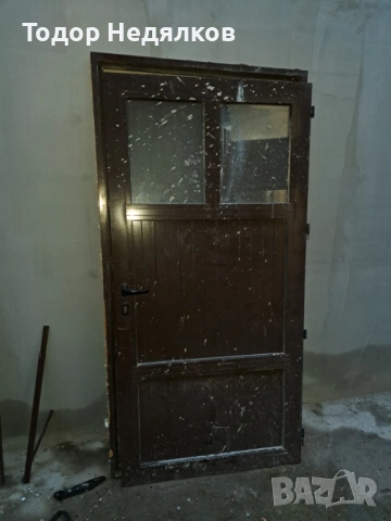 Алуминиева врата