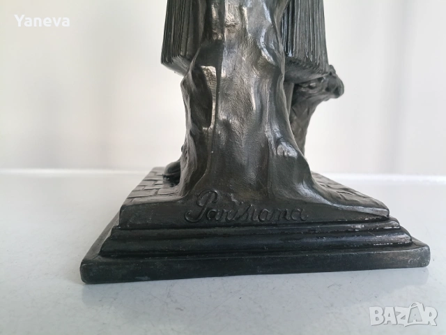 Френска, метална, антикварна статуетка  в романтичен стил, изобразяваща младо момиче с цветя. , снимка 13 - Статуетки - 54151864