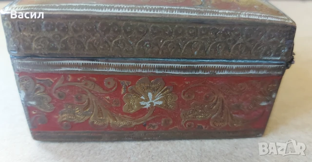 Стара бронзова кутия