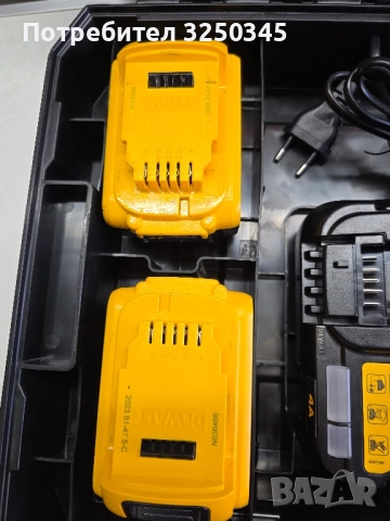 Акумулаторен ударен винтоверт DeWALT DCF887N, 18 V, 205 Nm,две батерии по 5ah, зарядно и куфар. , снимка 5 - Винтоверти - 52278182