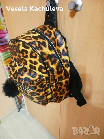 Продавам нова, малка раничка , снимка 2 - Раници - 51928872