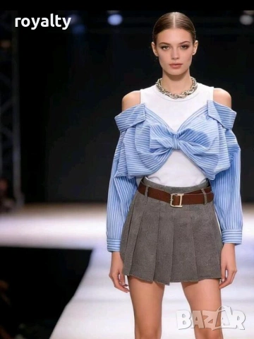 Елегантна тъмно синя дамска риза с паднали рамена