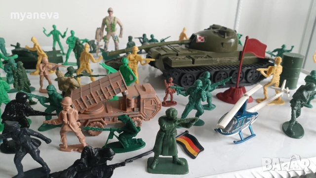 Стари играчки, войници, танкове и други екшън фигури , снимка 10 - Фигурки - 53454971