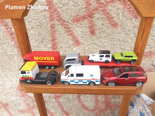 много колички в различни мащаби и материали 