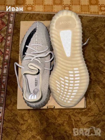 Yeezy Boost 350 V2 , снимка 2 - Маратонки - 46645437