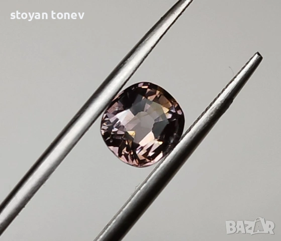  Рядък естествен електрически сиво-розов шпинел 1,41 карата! Сертификат!, снимка 5 - Други - 54155266