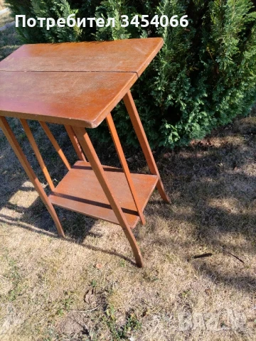 Дървена масичка на повече от 80г.