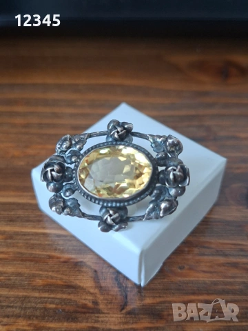 Стара сребърна брошка с флорални елементи и камък, снимка 4 - Колиета, медальони, синджири - 54124438