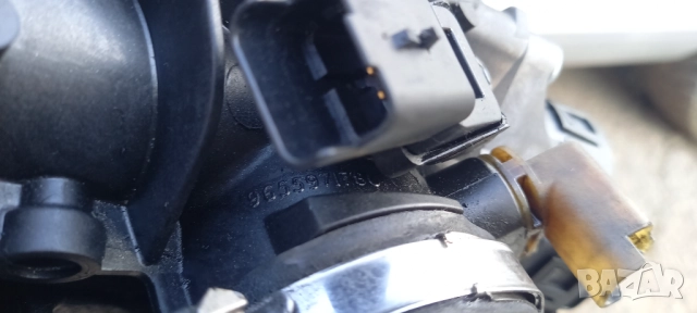 Дроселова клапа Peugeot 407 1.6 HDI, снимка 3 - Части - 52809978