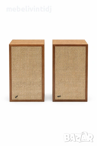 Винтидж тонколони с дървен корпус и предни решетки от плетен ратан