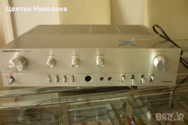 Grundig V2000