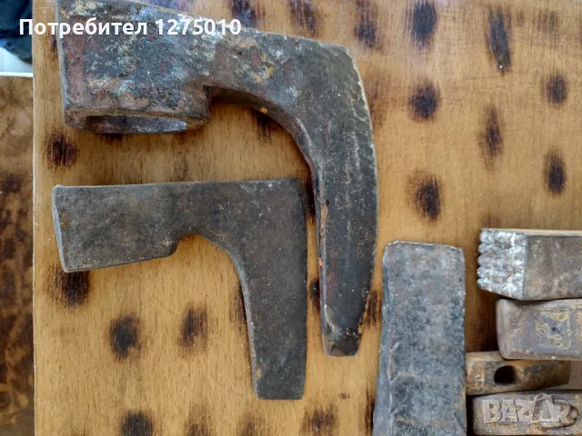 Три броя брадви , снимка 2 - Градински инструменти - 48839436