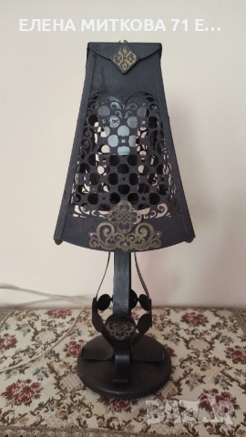 Старинна настолна лампа от метал с орнаменти, снимка 2 - Настолни лампи - 51660350