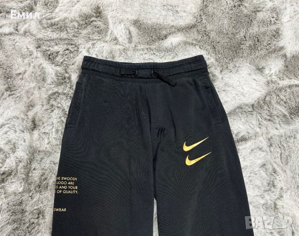 Юношески панталон Nike Swoosh, Размер XL за ръст до 170 см, снимка 2 - Детски панталони и дънки - 46708486