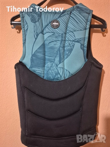 продавам 2 броя спасителни жилетки, снимка 8 - Водни спортове - 52949204