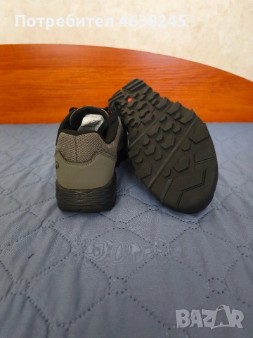 туристически обувки + раница с дъждобран + аксесоари за къмпинг , снимка 4 - Екипировка - 53830505