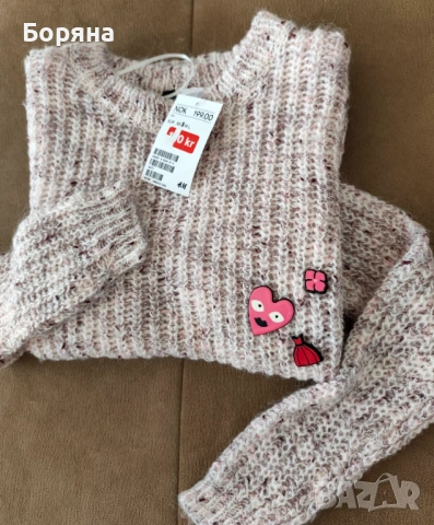 H&M нов с етикет пуловер розов меналж с брошки