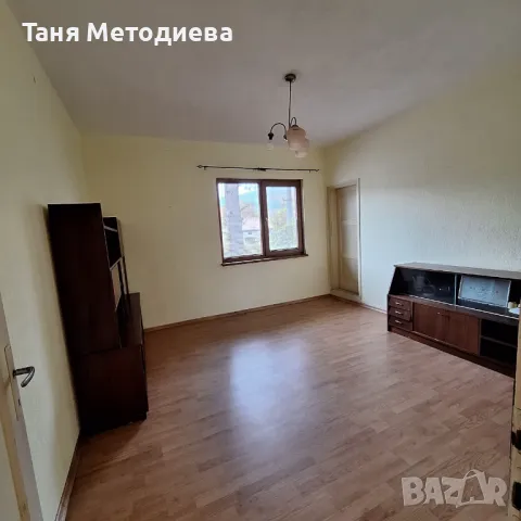 Масивна двуетажна къща 148м2, селскостопански постройки и двор 1126м2 с. Слатина 25км от Карлово, снимка 14 - Къщи - 50151884