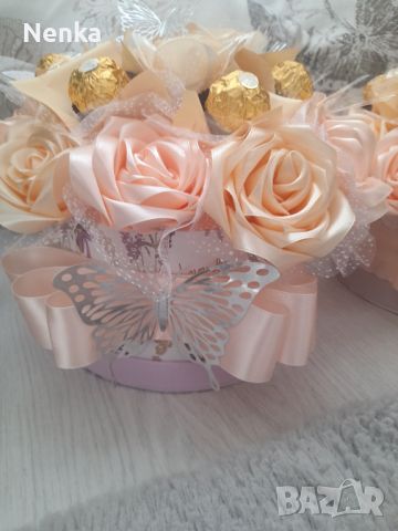 Кутии със сатенени рози и бонбони , снимка 3 - Декорация за дома - 45723776