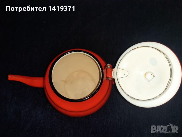 Малък метален ретро чайник в червен цвят, снимка 3 - Аксесоари за кухня - 45686422