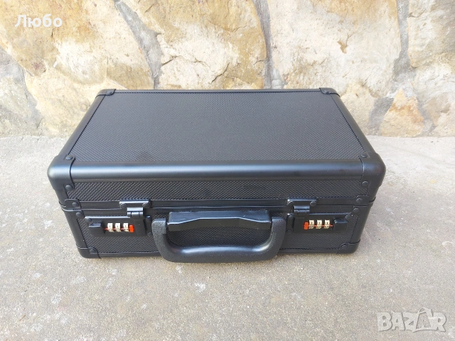 Чисто нов куфар за 50 броя сертифицирани монети!, снимка 5 - Нумизматика и бонистика - 53036854