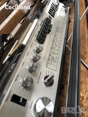 Радиокасетофон HITACHI TRK-8180Е, снимка 8 - Радиокасетофони, транзистори - 53514534