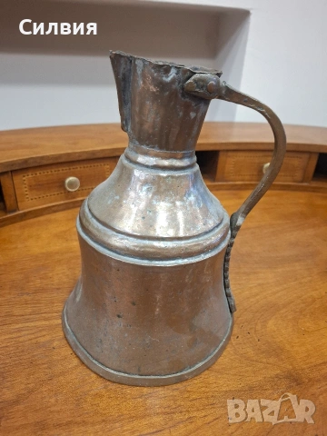 Антикварна медна кана