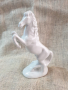 Красива порцеланова фигура на кон, снимка 1 - Антикварни и старинни предмети - 45032547