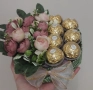 кутия с бонбони и цветя, снимка 1