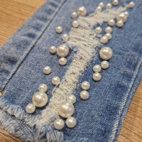Дамски дънки с перли, снимка 2 - Дънки - 44976507