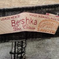 дънкови панталонки на Bershka, снимка 4 - Къси панталони и бермуди - 45480660