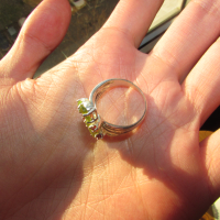 Сребърен пръстен с перидот, камъни 7x5 и общо тегло 8.7гр., снимка 5 - Пръстени - 44942421