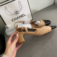 Бежови обувки на малък ток Шанел кожени Chanel , снимка 2 - Дамски обувки на ток - 45782855