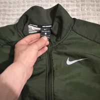 Яке Nike, снимка 1 - Спортни дрехи, екипи - 45198113