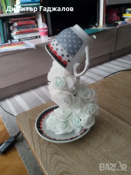 Летяща чаша с цветя, снимка 1