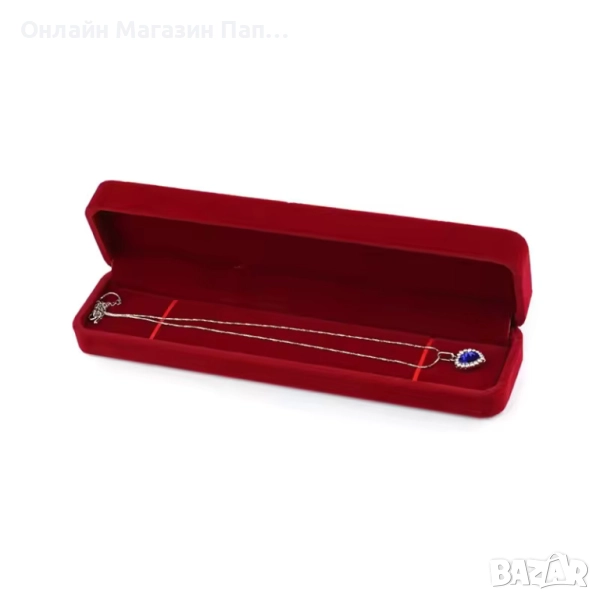 Кутия от Червено Кадифе за Колиета – Елегантна Кутия със Заоблени Ъгли, снимка 1