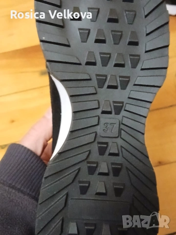 Маратонки GUESS , снимка 6 - Маратонки - 53514358