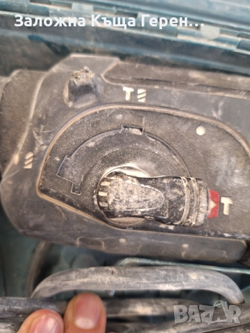 Перфоратор Makita HR2470, снимка 2 - Други инструменти - 52648815