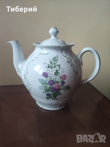 Порцеланов чайник