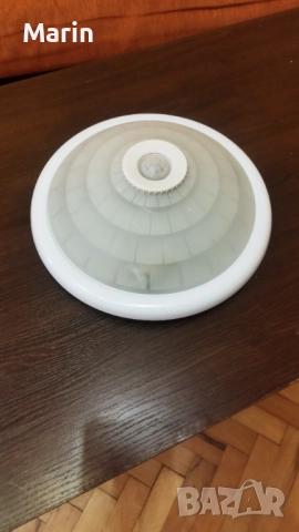 Плафониера със сензор за движение