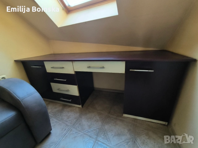Голямо бюро с шкафове и чекмеджета, снимка 4 - Бюра - 53677340