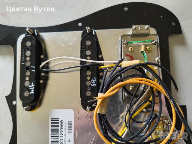 Fender оборудван пикгард, снимка 3 - Китари - 53484046