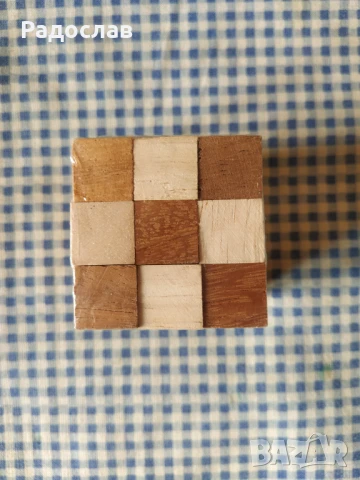 дървено кубче тип Рубик куб
