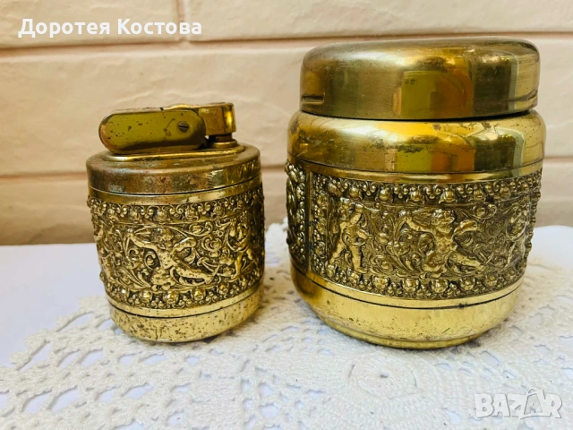 Красив месингов комплект от настолна запалка и табакера от Англия