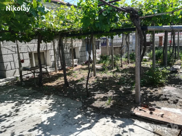 Масивна двуетажна къща с гараж в гр. Шивачево, снимка 3 - Къщи - 50795441