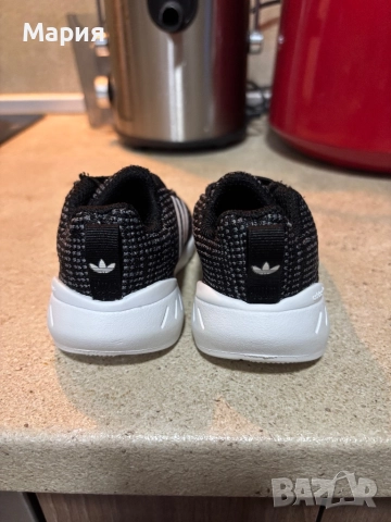 Детски маратонки Adidas, снимка 2 - Детски маратонки - 52367751